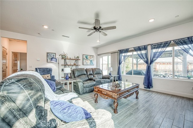 Detail Gallery Image 16 of 46 For 1817 N Phillip, Clovis,  CA 93619 - 5 Beds | 3/1 Baths