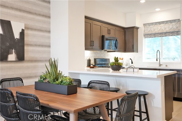 Detail Gallery Image 8 of 22 For 2317 W Broadway, Anaheim,  CA 92804 - 2 Beds | 2/2 Baths