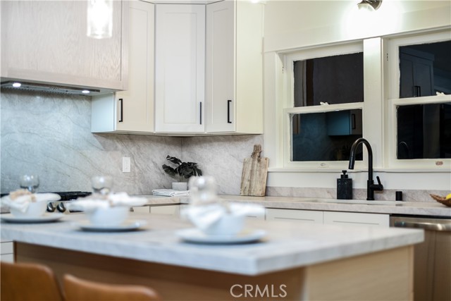 748 N Kenmore, Los Angeles CA: https://media.crmls.org/medias/0e15747b-8c3a-4154-8161-00aa3105672e.jpg