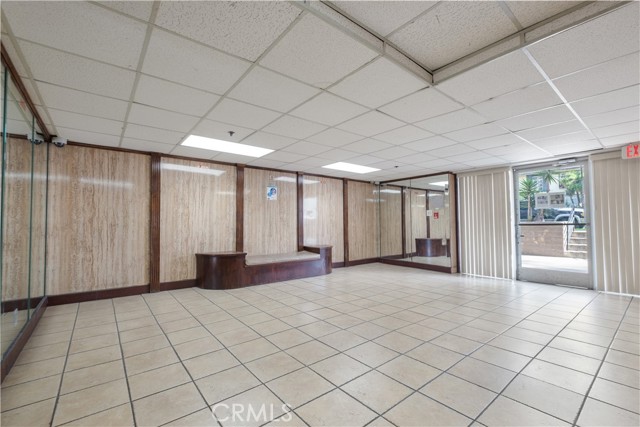 433 S Manhattan, Los Angeles CA: https://media.crmls.org/medias/0e15d3c9-fd90-46ae-a0a7-b1bbab8f162a.jpg