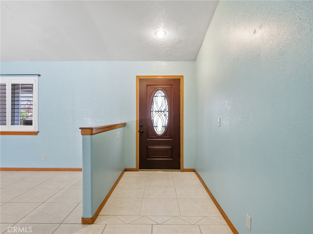 https://media.crmls.org/medias/0e161a73-d6a6-4858-b937-6ee8667512d5.jpg?preset=X-Large