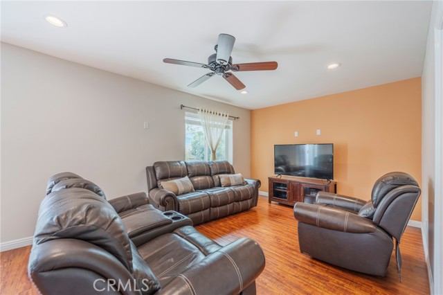 21514 Ellinwood Drive, Torrance CA: https://media.crmls.org/medias/0e161d53-5846-4056-a3e4-80bc0a1f3bb8.jpg
