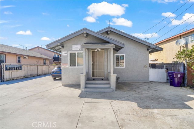 1035 Orange Avenue, Long Beach CA: https://media.crmls.org/medias/0e16615d-4902-48a3-836a-fcbc3e5b7167.jpg