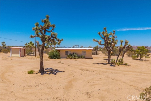 58382 Sunny Sands Drive, Yucca Valley CA: https://media.crmls.org/medias/0e169c77-e668-447f-a145-43bba1103c94.jpg