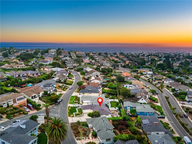 237 Via Los Miradores, Redondo Beach CA: https://media.crmls.org/medias/0e1717b8-69e2-4725-b051-14869072a9d5.jpg