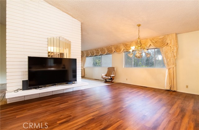 Dual-sided fireplace in dining area