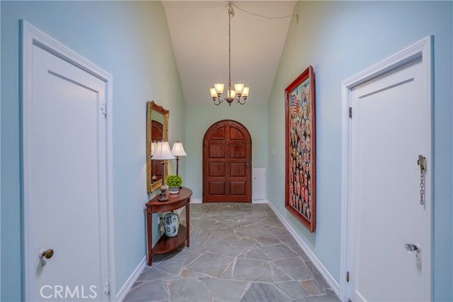 Detail Gallery Image 5 of 72 For 4010 Bluff Pl, San Pedro,  CA 90731 - 4 Beds | 3/1 Baths