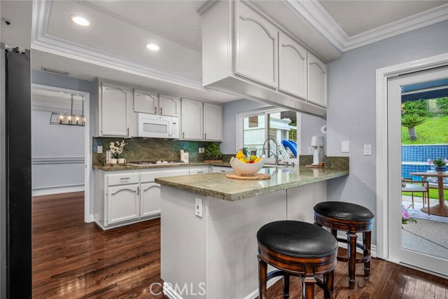Detail Gallery Image 9 of 37 For 24441 Indian Hill Ln, West Hills,  CA 91307 - 3 Beds | 3 Baths