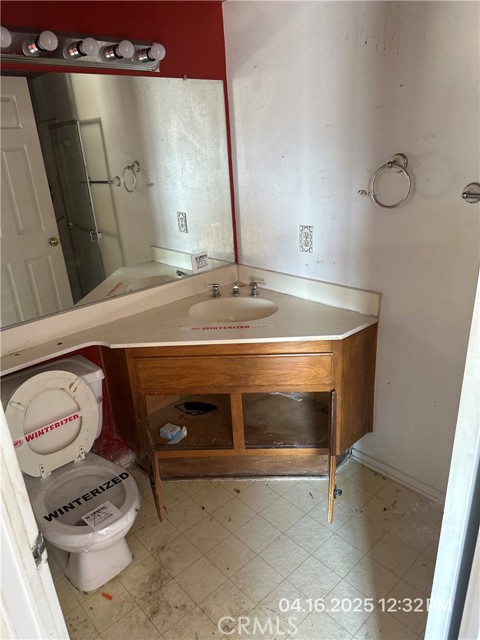 14535 Owens River Road, Victorville CA: https://media.crmls.org/medias/0e18571b-02de-45ad-8d21-0acdcac5b9fb.jpg