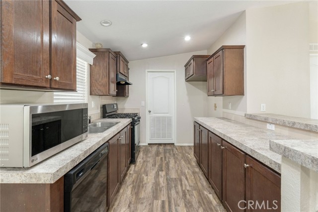 Detail Gallery Image 7 of 18 For 5800 Hamner #156,  Corona,  CA 91752 - 3 Beds | 2 Baths