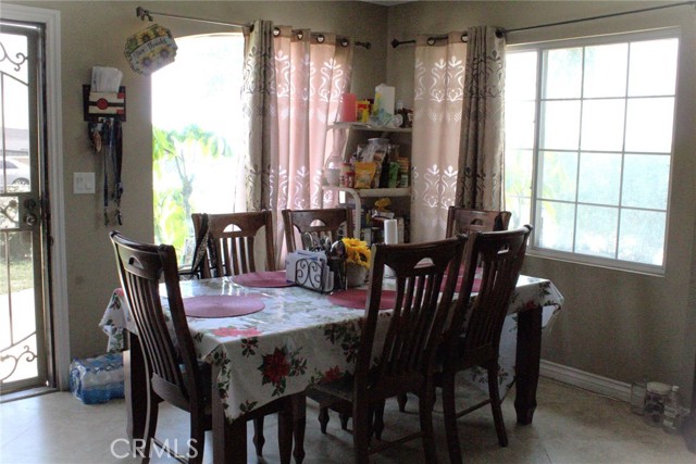 975 E CITRUS Street, Riverside CA: https://media.crmls.org/medias/0e18fc42-dc2a-476c-84be-007c3e36041a.jpg