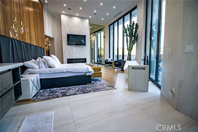 Detail Gallery Image 9 of 42 For 8144 Gould Ave, Los Angeles,  CA 90046 - 4 Beds | 5 Baths
