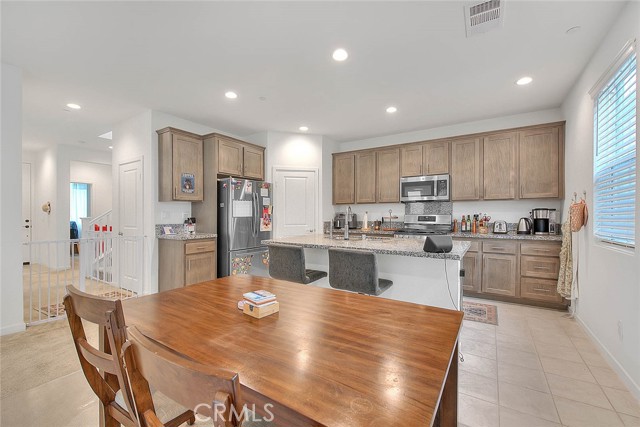 Detail Gallery Image 4 of 26 For 2945 E Merritt Paseo, Ontario,  CA 91761 - 3 Beds | 3 Baths