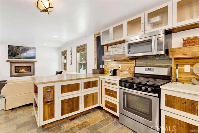 40221 Esterly Lane, Big Bear Lake CA: https://media.crmls.org/medias/0e194467-8683-4803-9511-57783b1333be.jpg