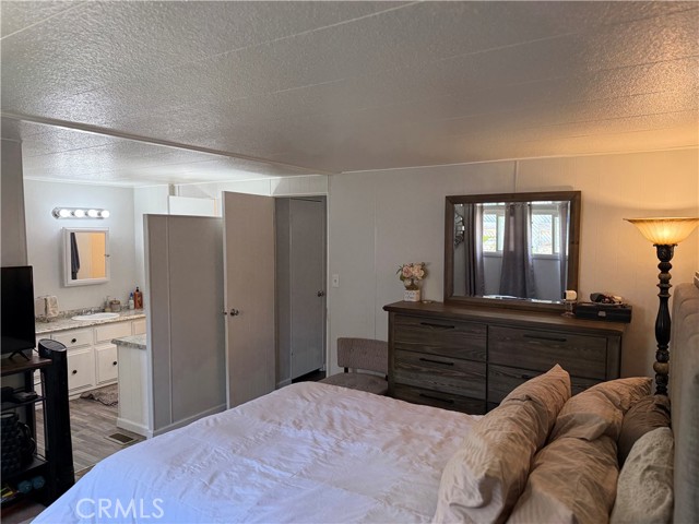 5803 Mission Blvd Boulevard, Jurupa Valley CA: https://media.crmls.org/medias/0e19dc07-d16b-48c1-93eb-f0893c3c04cd.jpg