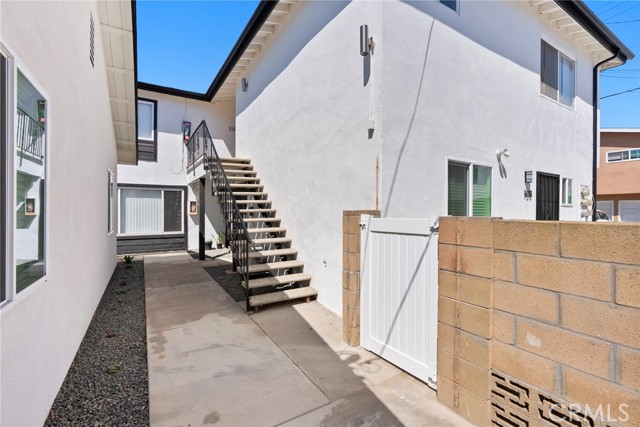 994 Valencia Street, Costa Mesa CA: https://media.crmls.org/medias/0e1a6647-3e06-400b-9d94-7b8ac4d1a20a.jpg