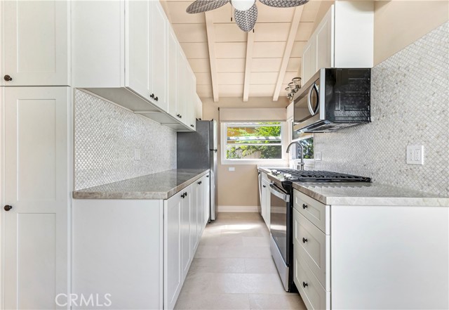 Detail Gallery Image 8 of 21 For 410 Dahlia Ave, Corona Del Mar,  CA 92625 - 2 Beds | 1 Baths