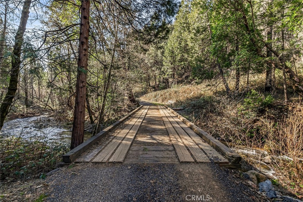https://media.crmls.org/medias/0e1c1ce5-2950-439e-9104-da2b2472aa80.jpg?preset=X-Large
