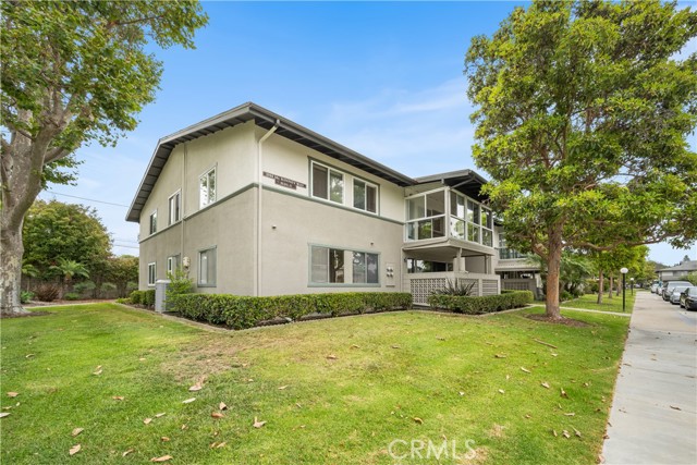 Detail Gallery Image 2 of 35 For 1980 Mckinney Way 13p,  Seal Beach,  CA 90740 - 2 Beds | 2 Baths