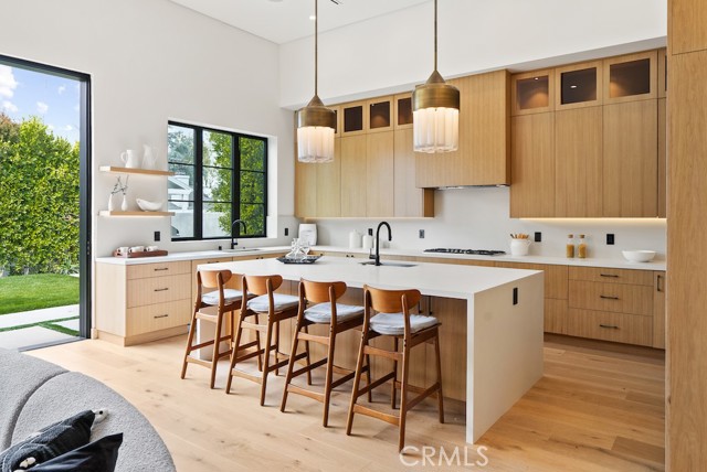 5727 Cahill Avenue, Tarzana CA: https://media.crmls.org/medias/0e1ccf46-f03f-43a0-ab53-c29b83cf1a65.jpg