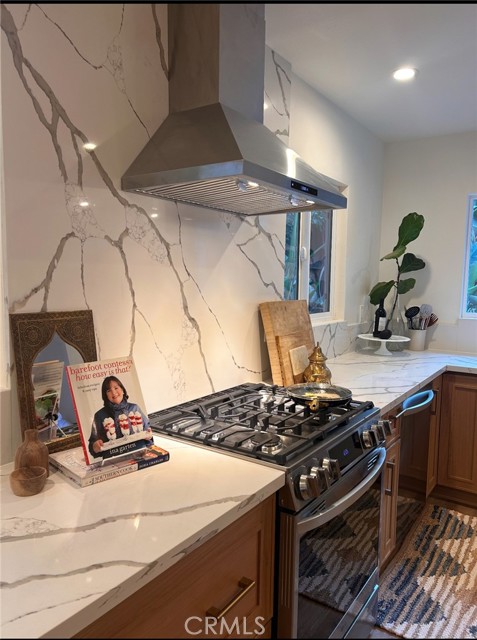 Detail Gallery Image 6 of 28 For 961 Terrace 49, Los Angeles,  CA 90042 - 3 Beds | 2 Baths