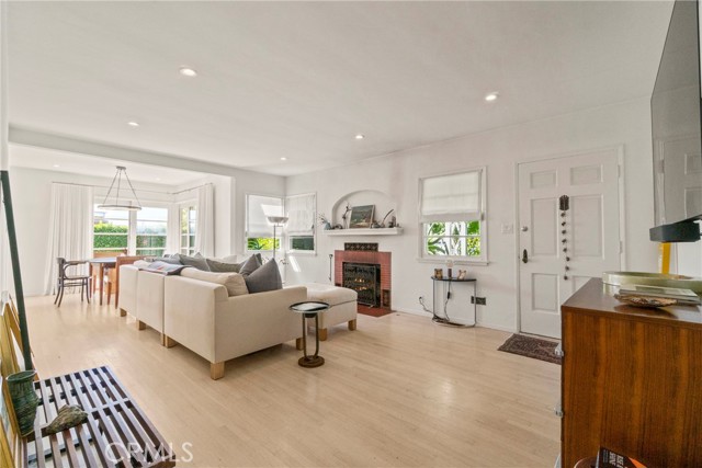 Detail Gallery Image 2 of 35 For 820 Opal St, Redondo Beach,  CA 90277 - 2 Beds | 2 Baths