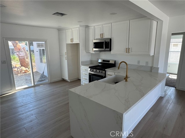 Detail Gallery Image 4 of 14 For 14812 Helwig, Norwalk,  CA 90650 - 3 Beds | 2 Baths