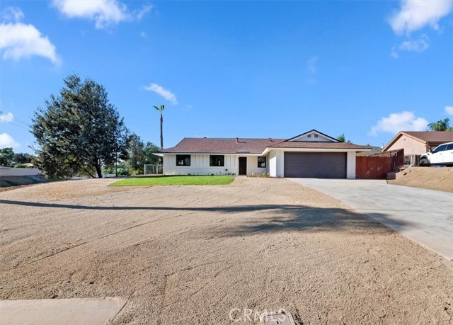 Detail Gallery Image 2 of 37 For 7695 Lakeside Dr, Jurupa Valley,  CA 92509 - 3 Beds | 2 Baths