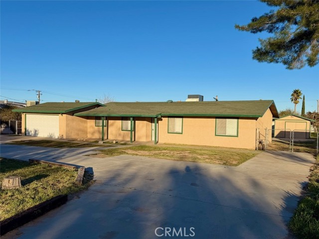 Detail Gallery Image 2 of 22 For 10401 Victor, Hesperia,  CA 92345 - 3 Beds | 2 Baths