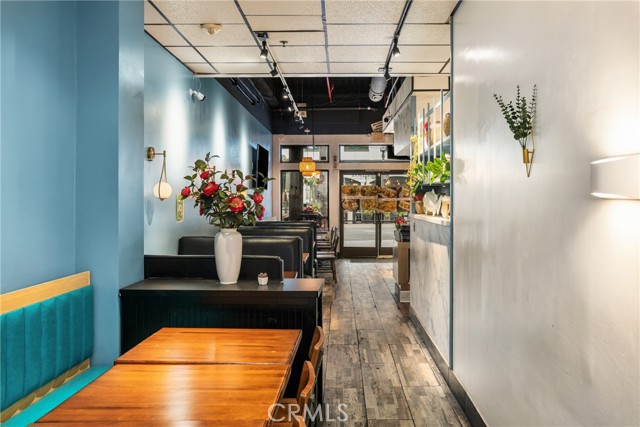 200 Main, Huntington Beach CA: https://media.crmls.org/medias/0e217f0e-b362-4627-b50e-3fb8a8288cd6.jpg