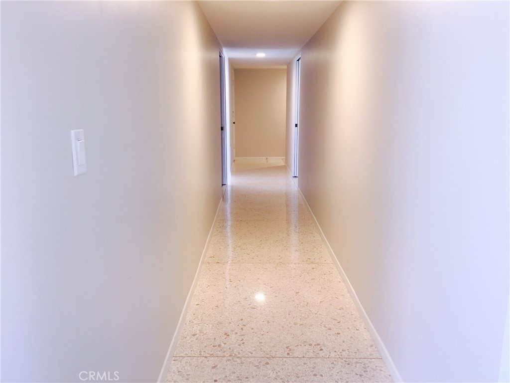 https://media.crmls.org/medias/0e22ef80-639a-4f1d-bbb5-e87c4d4cf55f.jpg?preset=X-Large