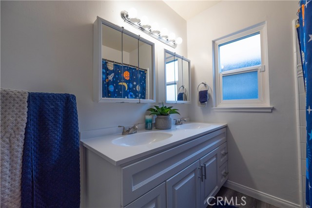 Detail Gallery Image 12 of 20 For 6103 Michelson St, Lakewood,  CA 90713 - 6 Beds | 4 Baths