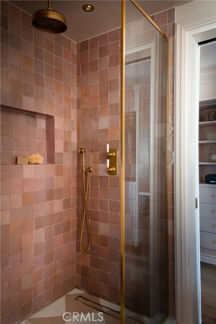 Image 32 of 53 For 734 Parkman