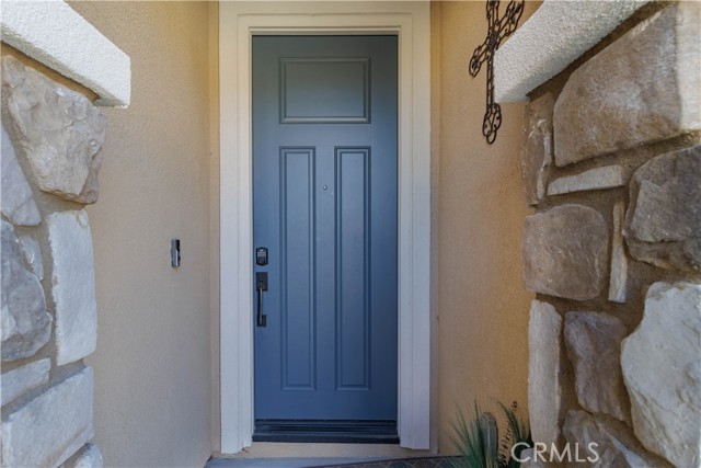Detail Gallery Image 2 of 27 For 15755 Parry Peak Dr, Fontana,  CA 92336 - 6 Beds | 3/1 Baths