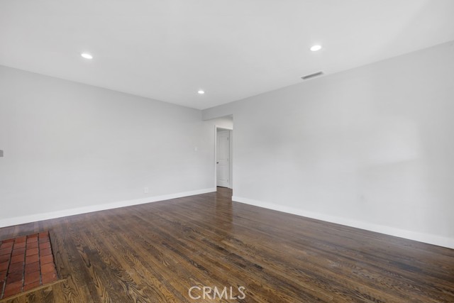 Detail Gallery Image 19 of 27 For 18350 Lorne St, Reseda,  CA 91335 - 3 Beds | 2 Baths