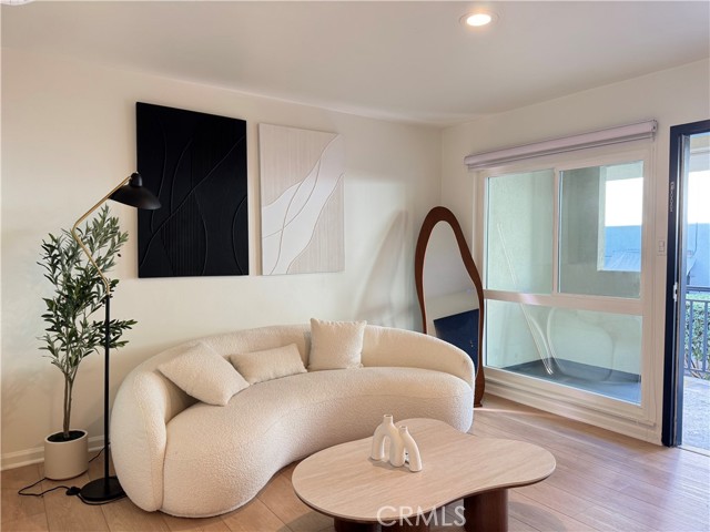 Front Image Thumbnail for CRWS25276528