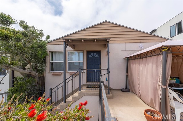 717 Juanita Avenue, Redondo Beach, California 90277, 3 Bedrooms Bedrooms, ,1 BathroomBathrooms,Residential,Sold,Juanita,SB23072511