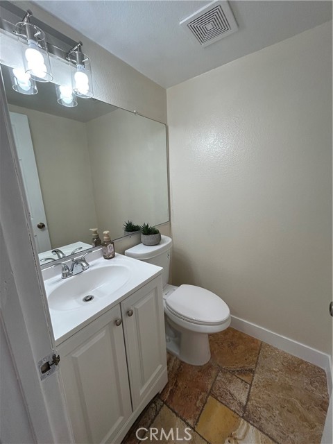 Detail Gallery Image 19 of 42 For 26888 Day Break Dr, Corona,  CA 92883 - 3 Beds | 2/1 Baths