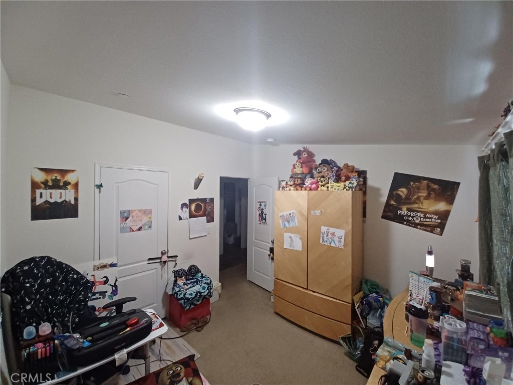 https://media.crmls.org/medias/0e284943-0e36-4ba2-93a0-b76e3db8f4f3.jpg?preset=X-Large
