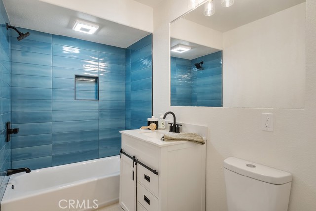 1800 E Heim Avenue, Orange CA: https://media.crmls.org/medias/0e289776-7d39-4308-b7f0-b62300d99302.jpg
