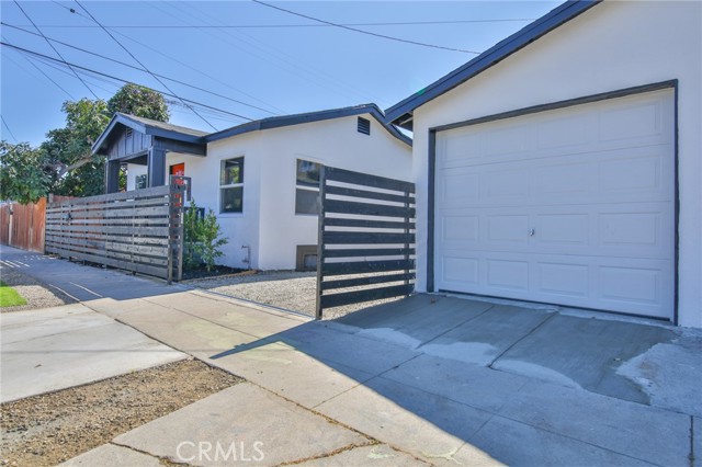 10955 S Spring Street, Los Angeles CA: https://media.crmls.org/medias/0e28f658-e39d-4e2f-a288-4705fe3a1a02.jpg