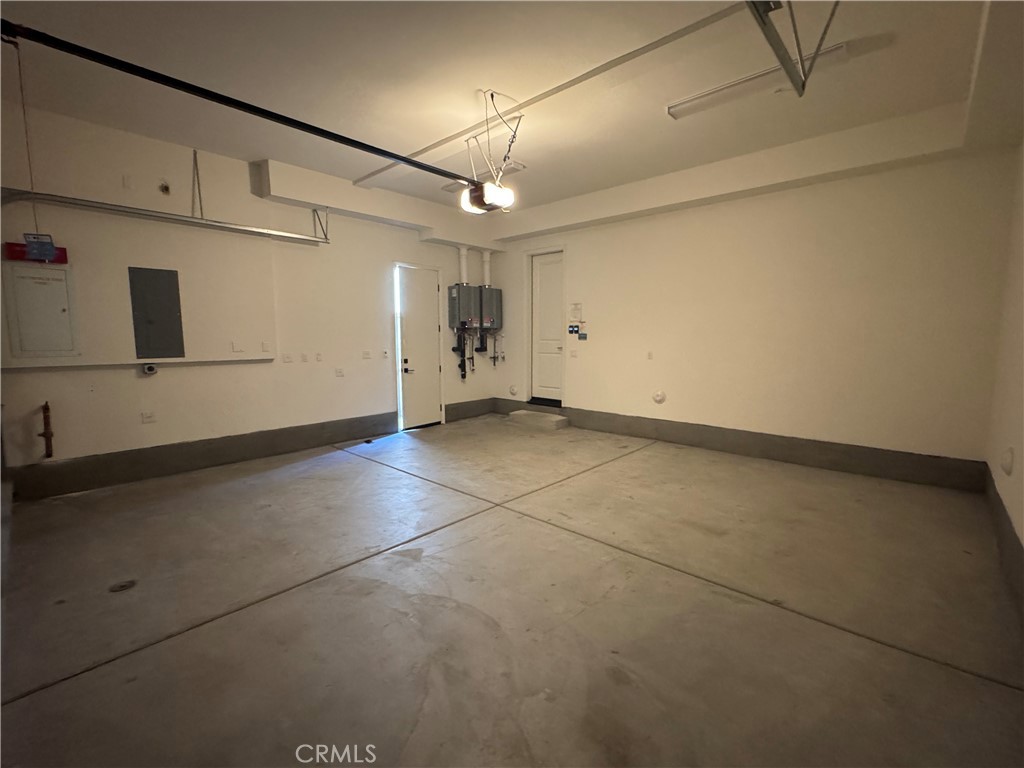 https://media.crmls.org/medias/0e28fae3-5b32-4355-9f7e-0f6149e3935a.jpg?preset=X-Large
