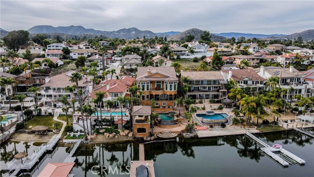 23180 Gray Fox Drive, Canyon Lake CA: https://media.crmls.org/medias/0e2a83fa-628a-47f2-9657-2edf2b4dcb97.jpg