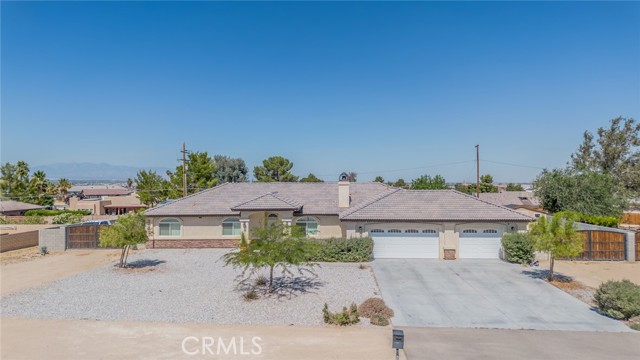 13546 Rincon Road, Apple Valley CA: https://media.crmls.org/medias/0e2ab41c-8308-4aaf-a7a5-b5ad3f3f577c.jpg