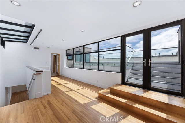 129 20th Street, Manhattan Beach CA: https://media.crmls.org/medias/0e2af870-13c2-4a7f-abd8-dd7bdb190f9e.jpg