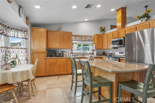 7483 Catalpa Avenue, Highland CA: https://media.crmls.org/medias/0e2b2e50-ed56-43ad-8895-629fa94a72c0.jpg