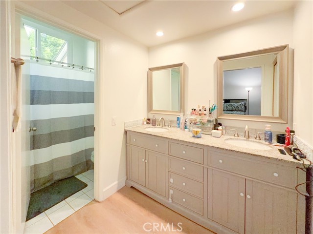 Detail Gallery Image 13 of 28 For 7904 Topanga Canyon Blvd #3,  Canoga Park,  CA 91304 - 3 Beds | 2/1 Baths