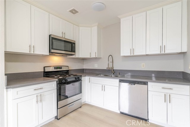 Detail Gallery Image 6 of 17 For 7137 Greeley St #7,  Tujunga,  CA 91042 - 2 Beds | 1 Baths