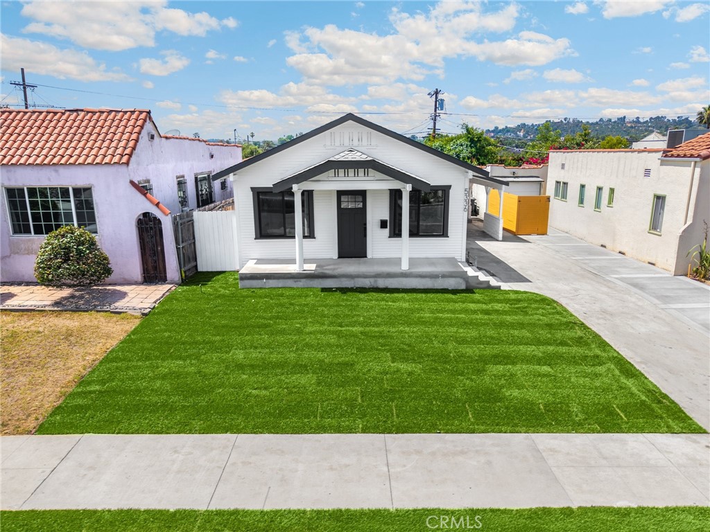 https://media.crmls.org/medias/0e2d2b92-f967-4e77-981d-757d81d4f770.jpg?preset=X-Large