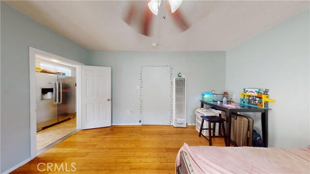 1155 E 58th Drive, Los Angeles CA: https://media.crmls.org/medias/0e2e3615-ba59-4f5f-8084-486995bc2659.jpg